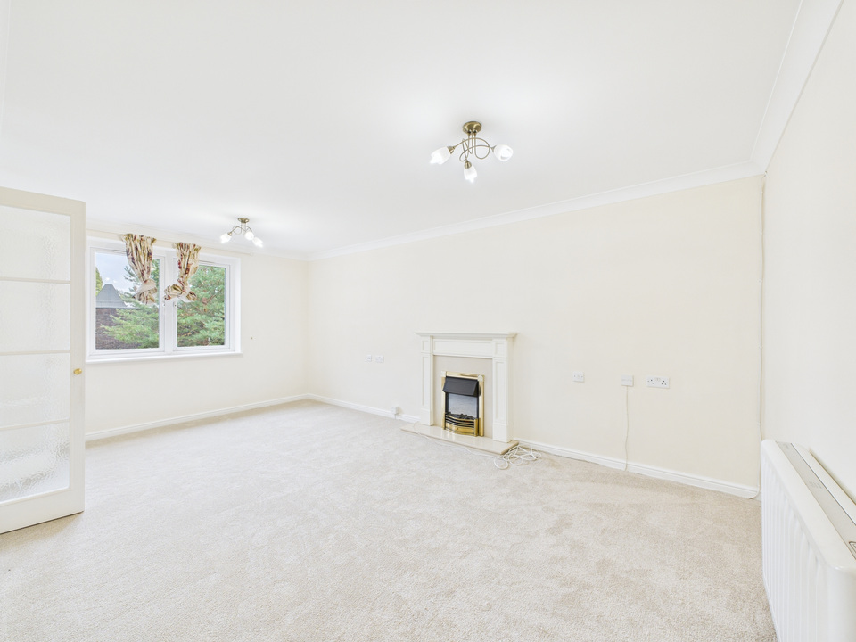 1 bed apartment for sale in Manton Court, Kings Road, Horsham  - Property Image 2