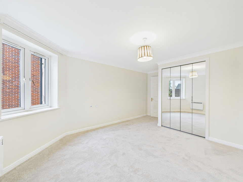 1 bed apartment for sale in Manton Court, Kings Road, Horsham  - Property Image 4