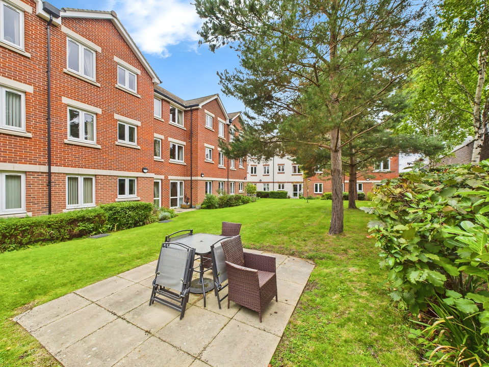 1 bed apartment for sale in Manton Court, Kings Road, Horsham  - Property Image 6