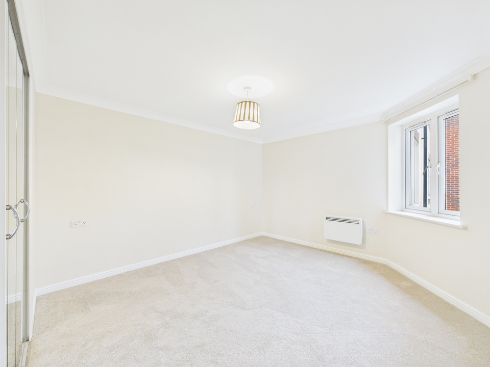 1 bed apartment for sale in Manton Court, Kings Road, Horsham  - Property Image 13