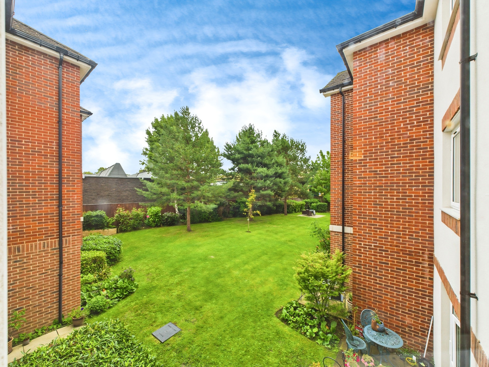 1 bed apartment for sale in Manton Court, Kings Road, Horsham  - Property Image 14