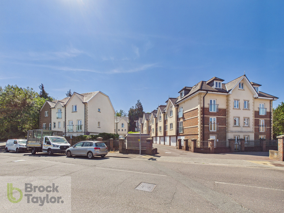 2 bed apartment for sale in Regency Mews, Queens Road, Haywards Heath, RH16 1QL  - Property Image 8