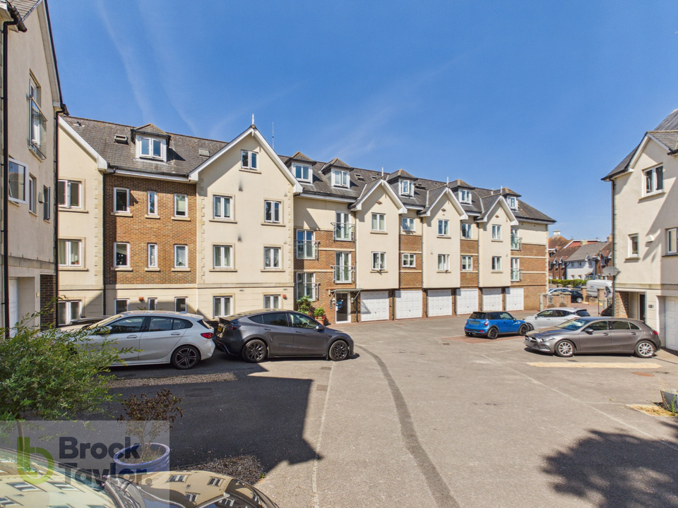 2 bed apartment for sale in Regency Mews, Queens Road, Haywards Heath, RH16 1QL  - Property Image 19