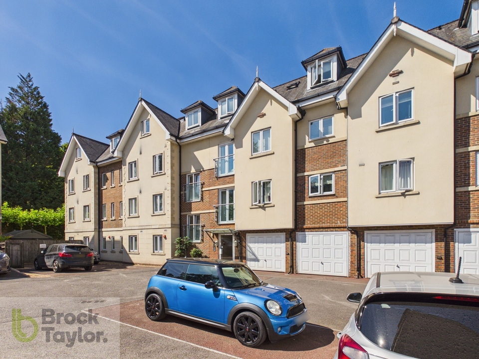 2 bed apartment for sale in Regency Mews, Queens Road, Haywards Heath, RH16 1QL