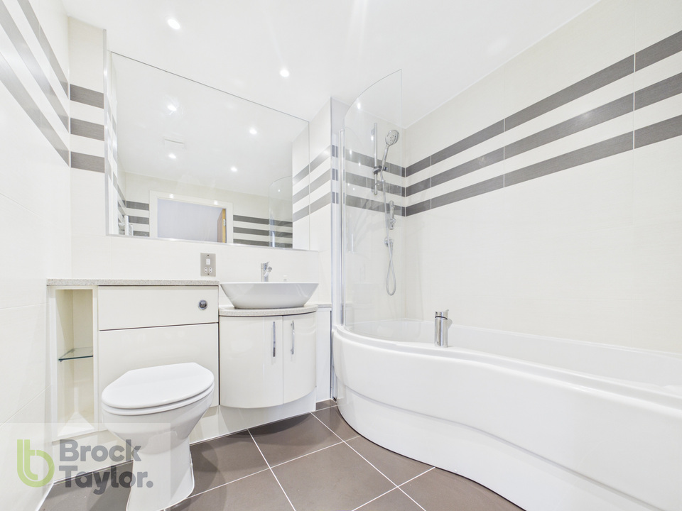 2 bed apartment for sale in Regency Mews, Queens Road, Haywards Heath, RH16 1QL  - Property Image 10