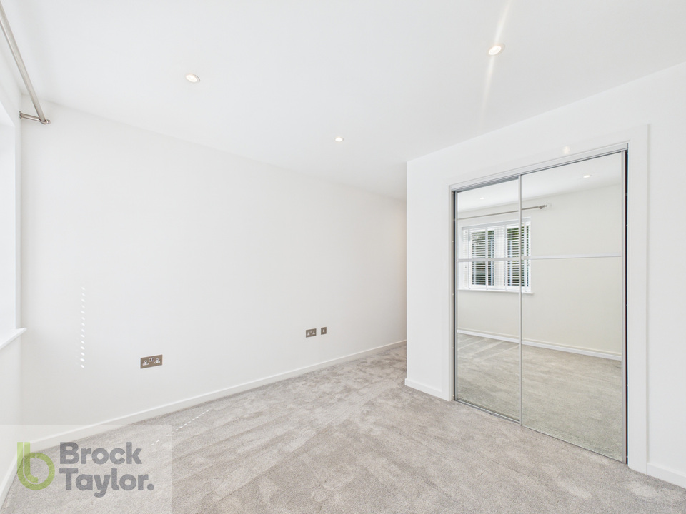 2 bed apartment for sale in Regency Mews, Queens Road, Haywards Heath, RH16 1QL  - Property Image 14