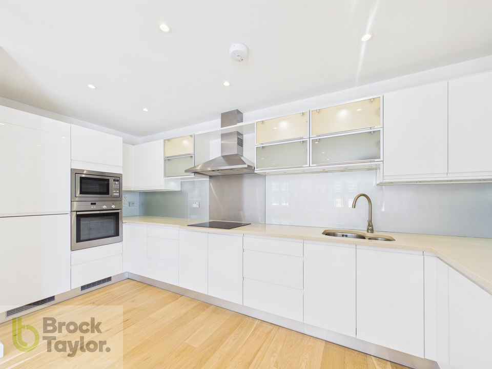2 bed apartment for sale in Regency Mews, Queens Road, Haywards Heath, RH16 1QL  - Property Image 2