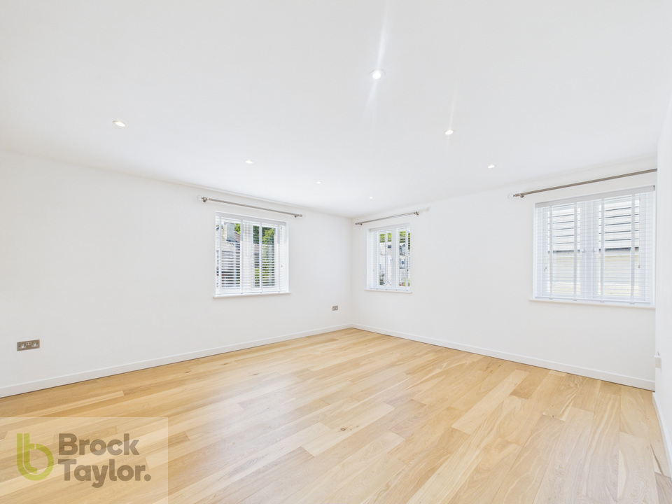 2 bed apartment for sale in Regency Mews, Queens Road, Haywards Heath, RH16 1QL  - Property Image 12