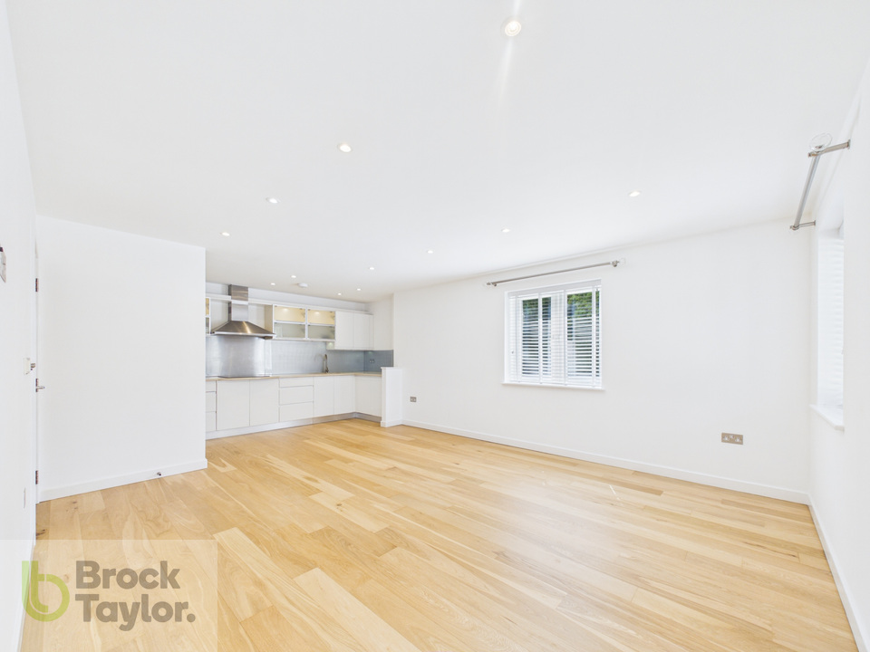 2 bed apartment for sale in Regency Mews, Queens Road, Haywards Heath, RH16 1QL  - Property Image 3