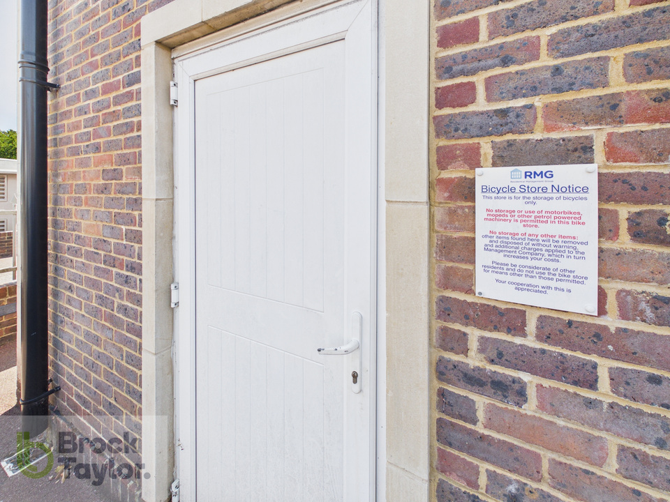 2 bed apartment for sale in Regency Mews, Queens Road, Haywards Heath, RH16 1QL  - Property Image 11