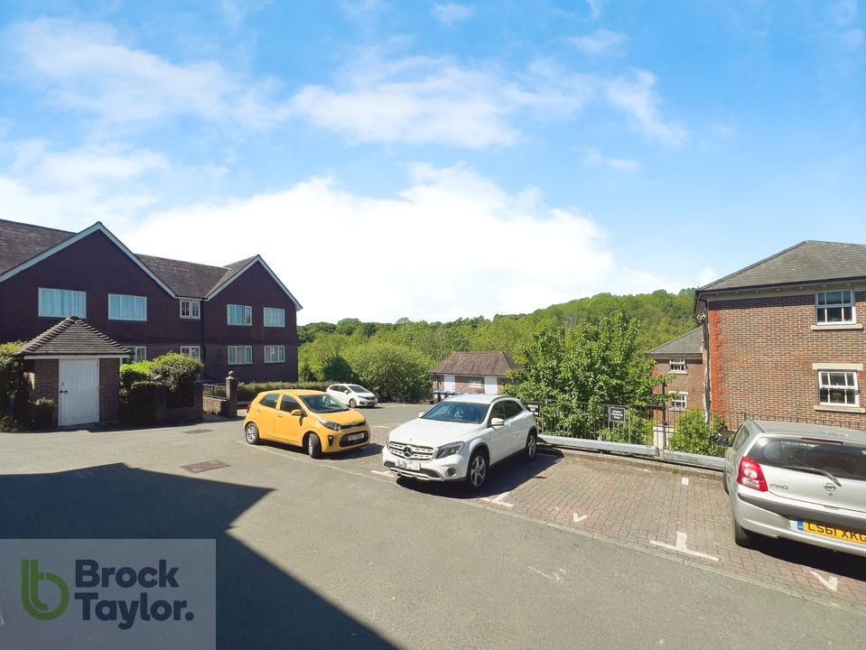 2 bed apartment for sale in Highbank, Bolnore Village  - Property Image 12