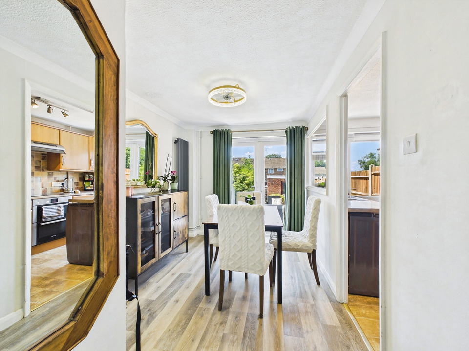 3 bed terraced house for sale in Heath Way, Horsham, West Sussex - Property Image 2