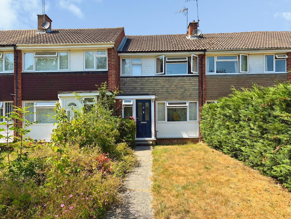 3 bed terraced house for sale in Heath Way, Horsham, West Sussex - Property Image 1