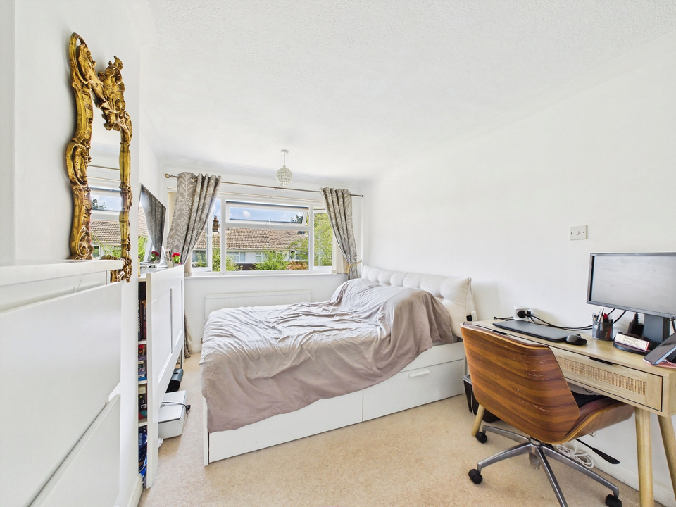 3 bed terraced house for sale in Heath Way, Horsham, West Sussex - Property Image 8
