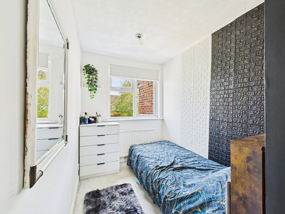 3 bed terraced house for sale in Heath Way, Horsham, West Sussex - Property Image 14