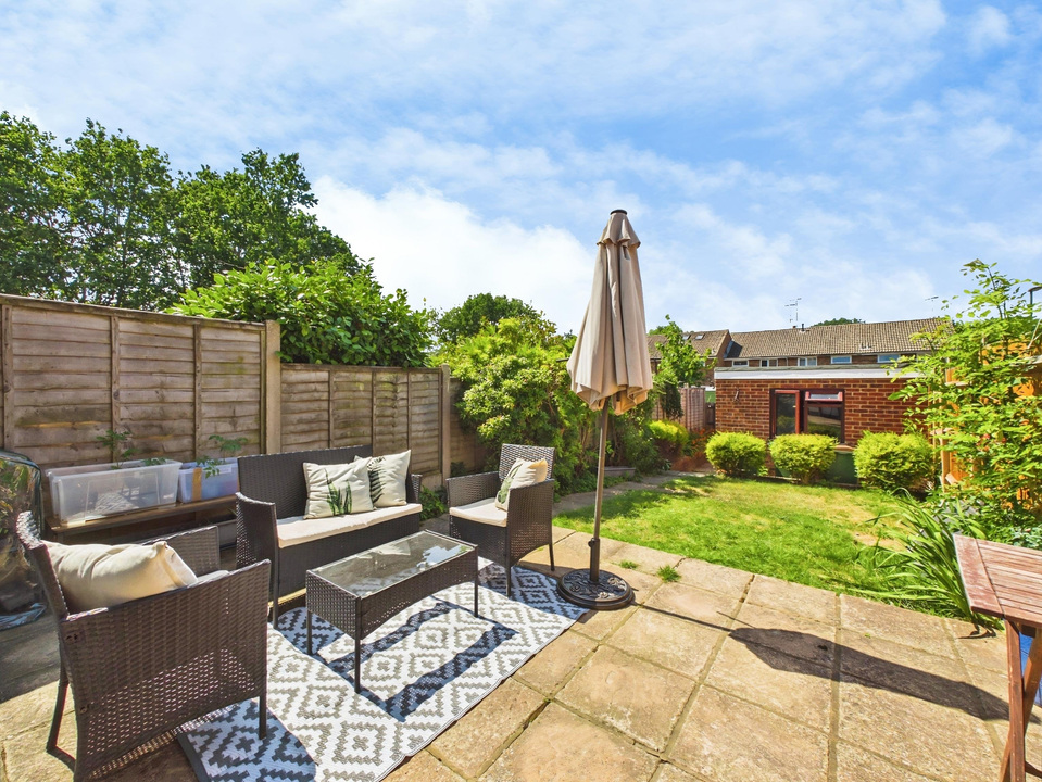 3 bed terraced house for sale in Heath Way, Horsham, West Sussex - Property Image 7