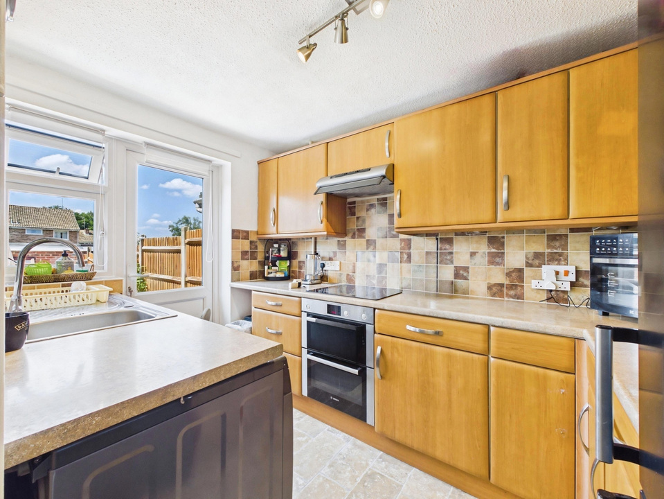 3 bed terraced house for sale in Heath Way, Horsham, West Sussex - Property Image 5