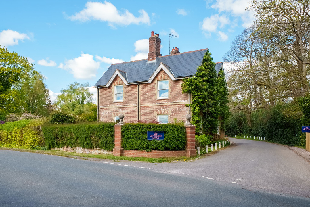 4 bed detached house for sale in South Lodge, Buchan Hill, Pease Pottage, Crawley  - Property Image 12