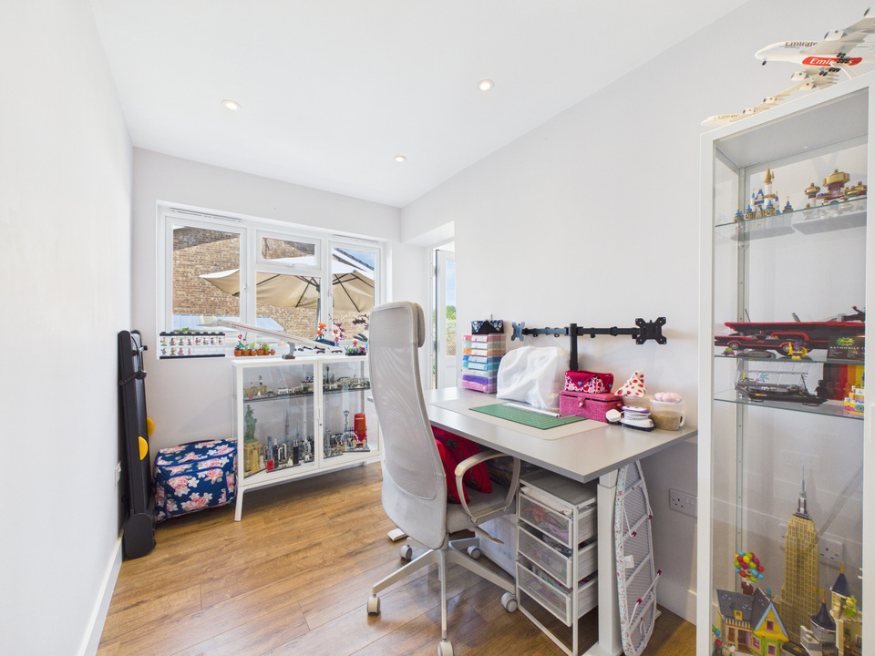 4 bed link detached house for sale in Brushwood Road, Horsham  - Property Image 14