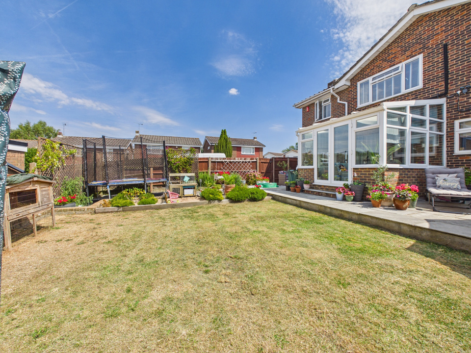 4 bed link detached house for sale in Brushwood Road, Horsham  - Property Image 10