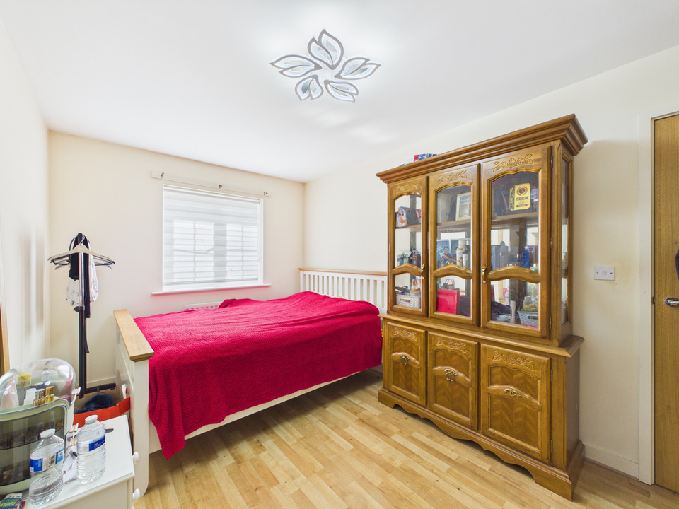 3 bed terraced house for sale in Windrum Close, Horsham, West Sussex - Property Image 16