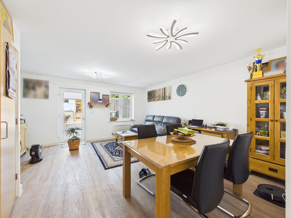3 bed terraced house for sale in Windrum Close, Horsham, West Sussex - Property Image 10