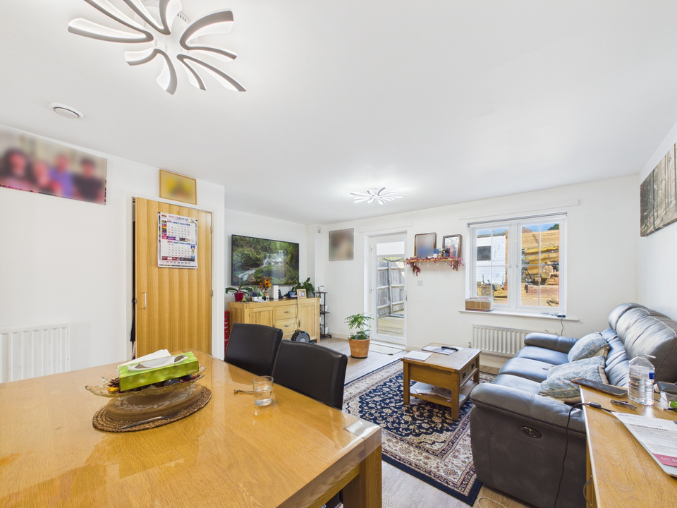 3 bed terraced house for sale in Windrum Close, Horsham, West Sussex - Property Image 13