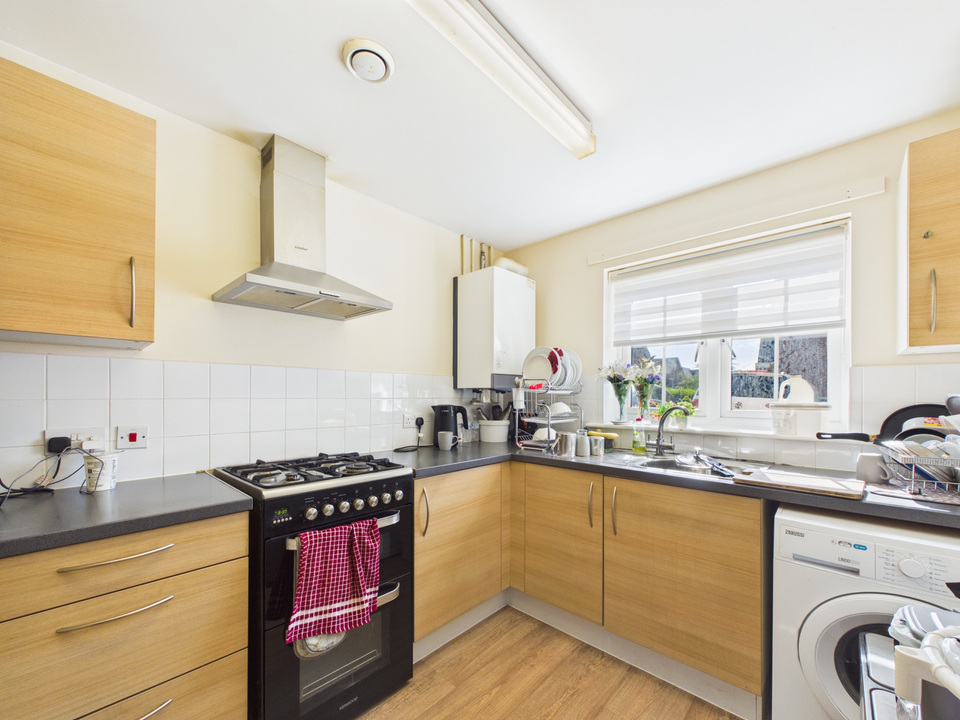 3 bed terraced house for sale in Windrum Close, Horsham, West Sussex - Property Image 2