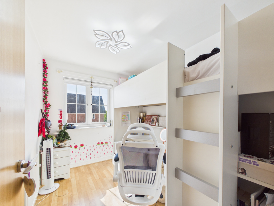 3 bed terraced house for sale in Windrum Close, Horsham, West Sussex - Property Image 6