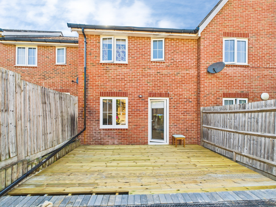3 bed terraced house for sale in Windrum Close, Horsham, West Sussex - Property Image 8