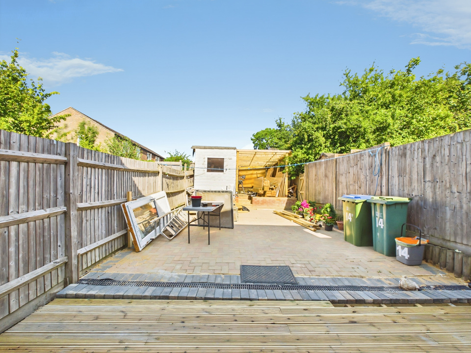 3 bed terraced house for sale in Windrum Close, Horsham, West Sussex - Property Image 9