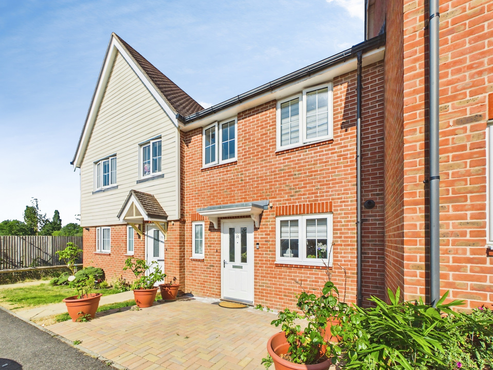 3 bed terraced house for sale in Windrum Close, Horsham, West Sussex - Property Image 11