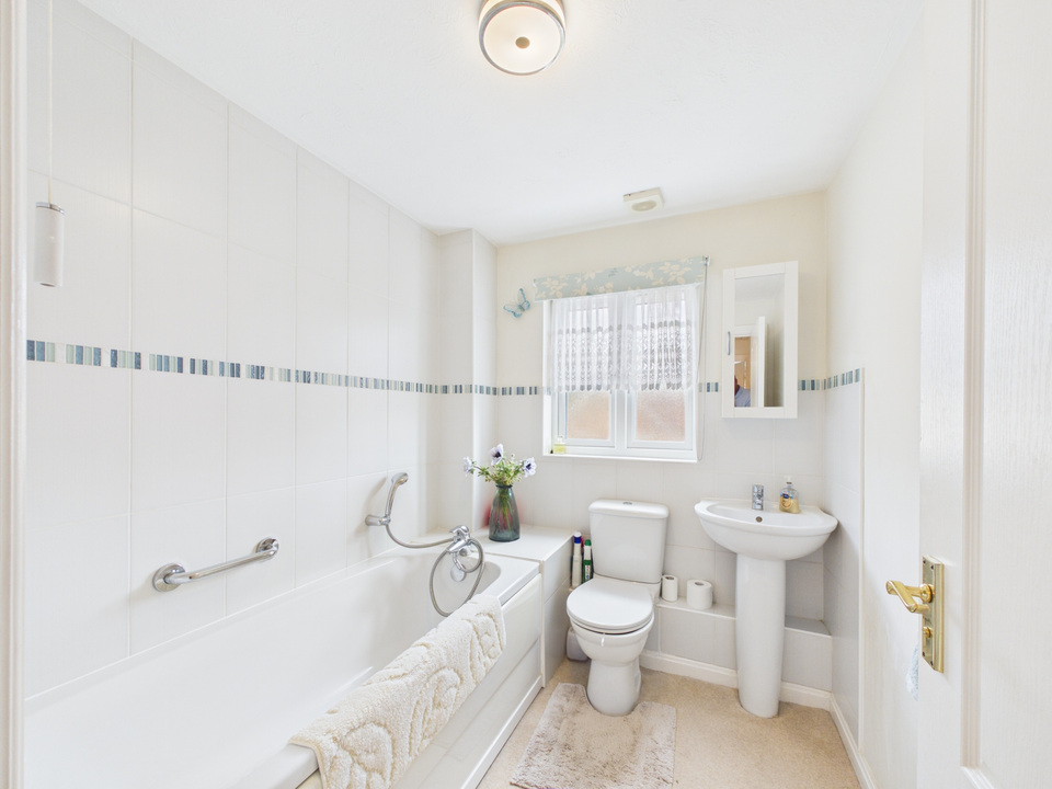 2 bed semi-detached house for sale in Tanbridge Park, Horsham, West Sussex  - Property Image 9