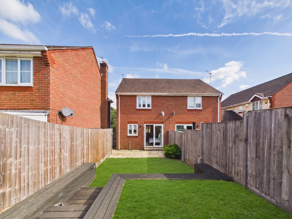 2 bed semi-detached house for sale in Tanbridge Park, Horsham, West Sussex  - Property Image 10