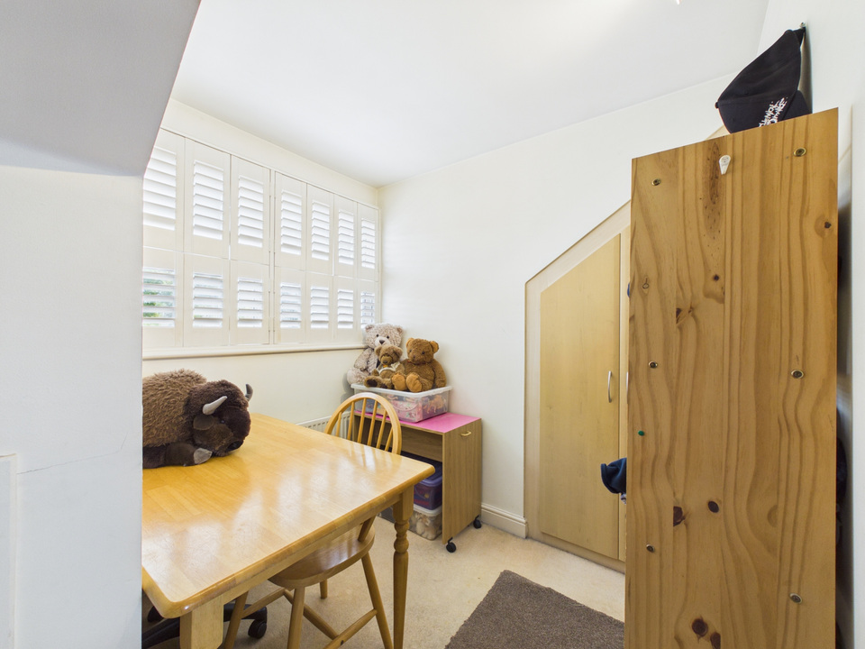 3 bed end of terrace house for sale in 10 Trinity Square, Victoria Street, Horsham  - Property Image 11