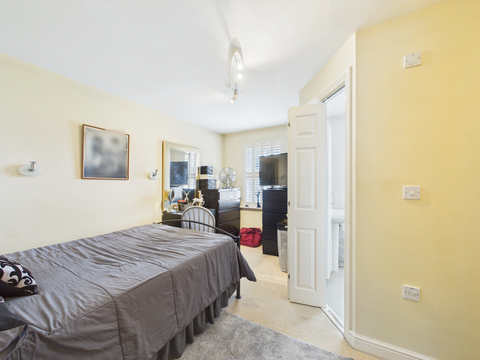 3 bed end of terrace house for sale in 10 Trinity Square, Victoria Street, Horsham  - Property Image 4