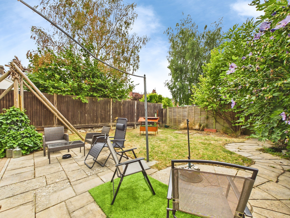 3 bed end of terrace house for sale in 10 Trinity Square, Victoria Street, Horsham  - Property Image 10