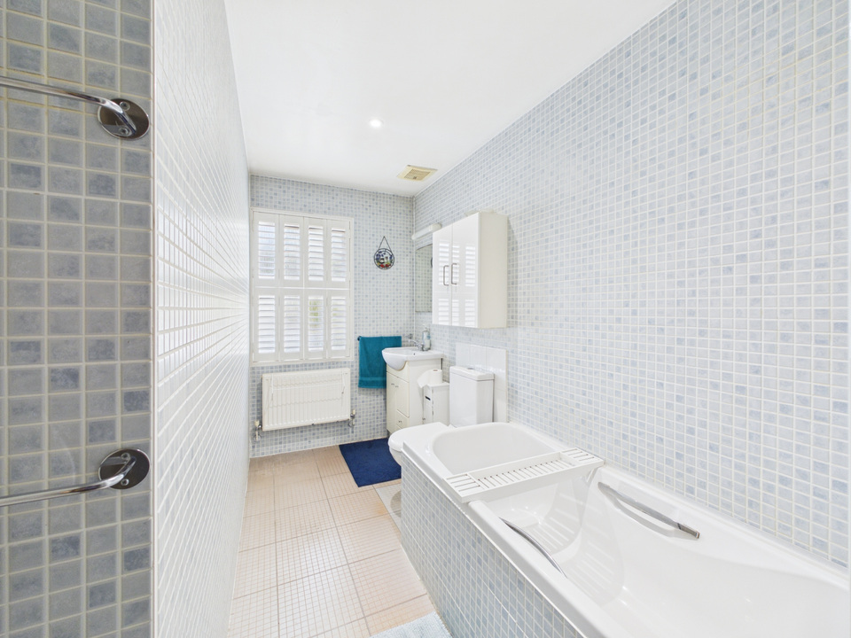 3 bed end of terrace house for sale in 10 Trinity Square, Victoria Street, Horsham  - Property Image 7