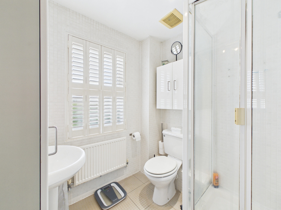 3 bed end of terrace house for sale in 10 Trinity Square, Victoria Street, Horsham  - Property Image 5
