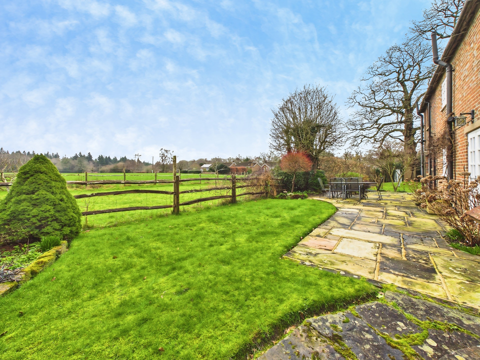 3 bed detached house for sale in Cedar Lea, Pound Lane, Mannings Heath, Horsham, West Sussex - Property Image 10