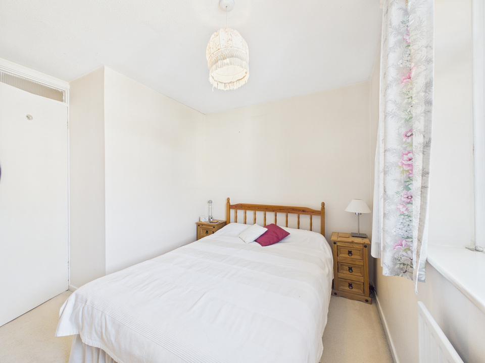 2 bed terraced house for sale in Englefield, Horsham, West Sussex - Property Image 11
