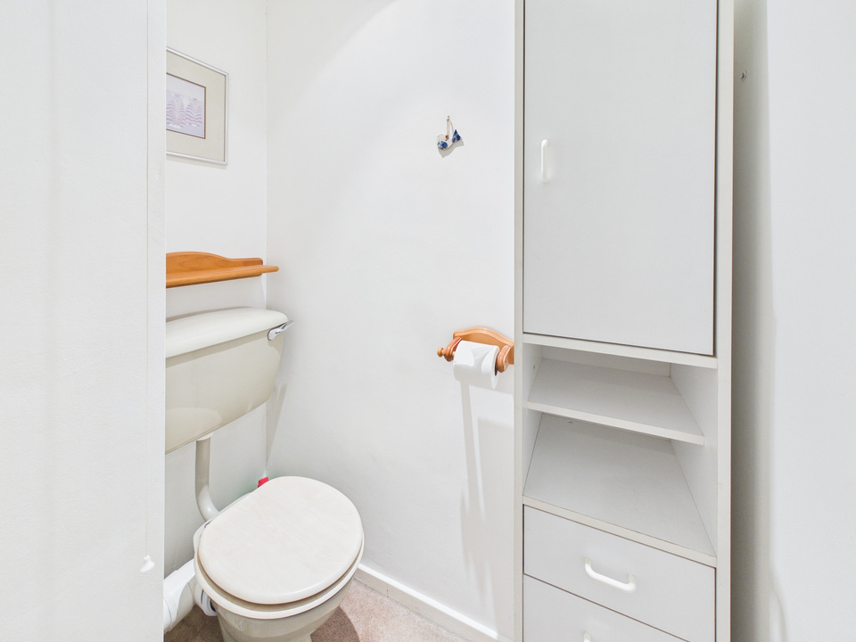 2 bed terraced house for sale in Englefield, Horsham, West Sussex - Property Image 7