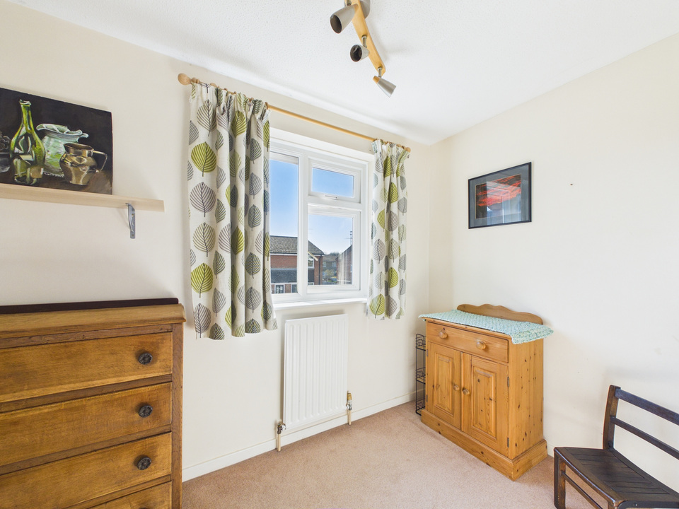 2 bed terraced house for sale in Englefield, Horsham, West Sussex - Property Image 12