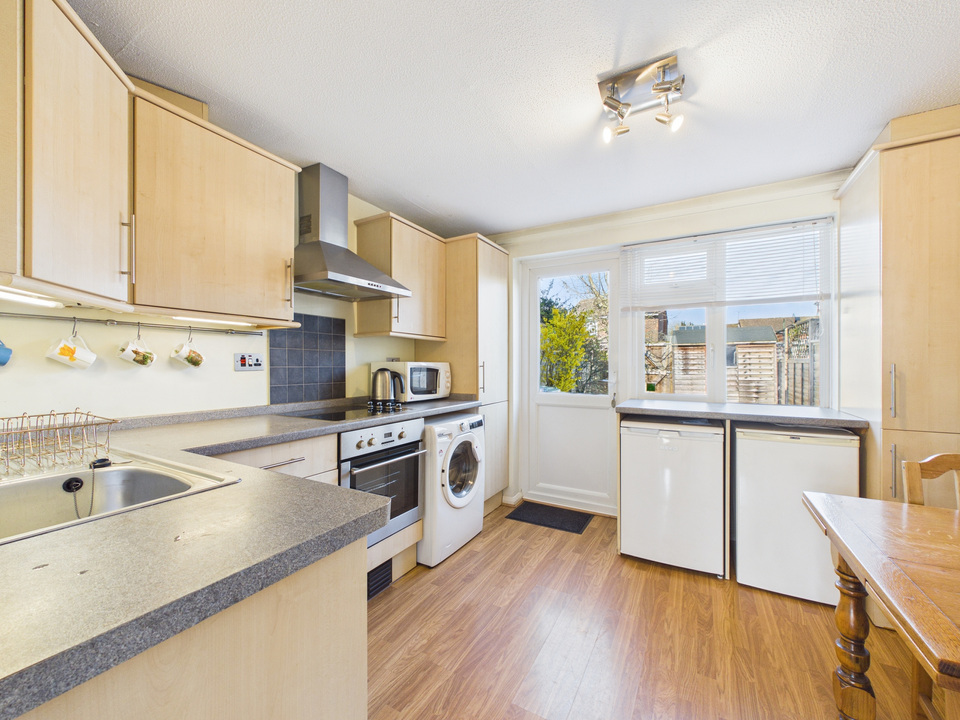 2 bed terraced house for sale in Englefield, Horsham, West Sussex - Property Image 3