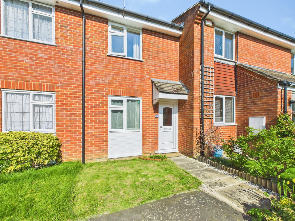 2 bed terraced house for sale in Englefield, Horsham, West Sussex