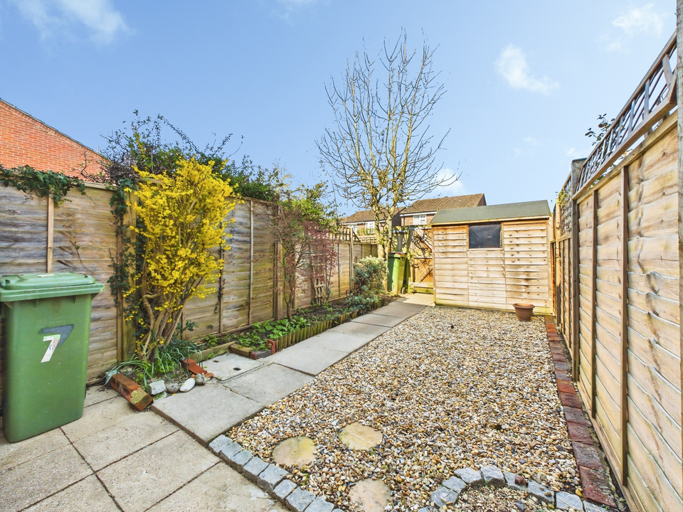 2 bed terraced house for sale in Englefield, Horsham, West Sussex - Property Image 13