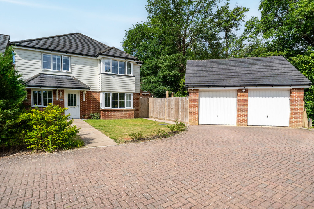 4 bed detached house for sale in Roman Lane, Southwater - Property Image 3