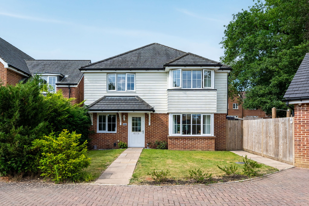 4 bed detached house for sale in Roman Lane, Southwater - Property Image 4