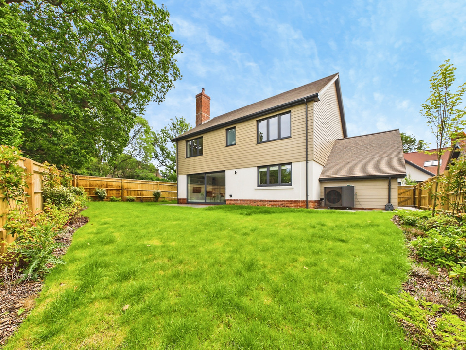 4 bed detached house for sale in Meadow View, Monks Gate, Horsham, West Sussex  - Property Image 22