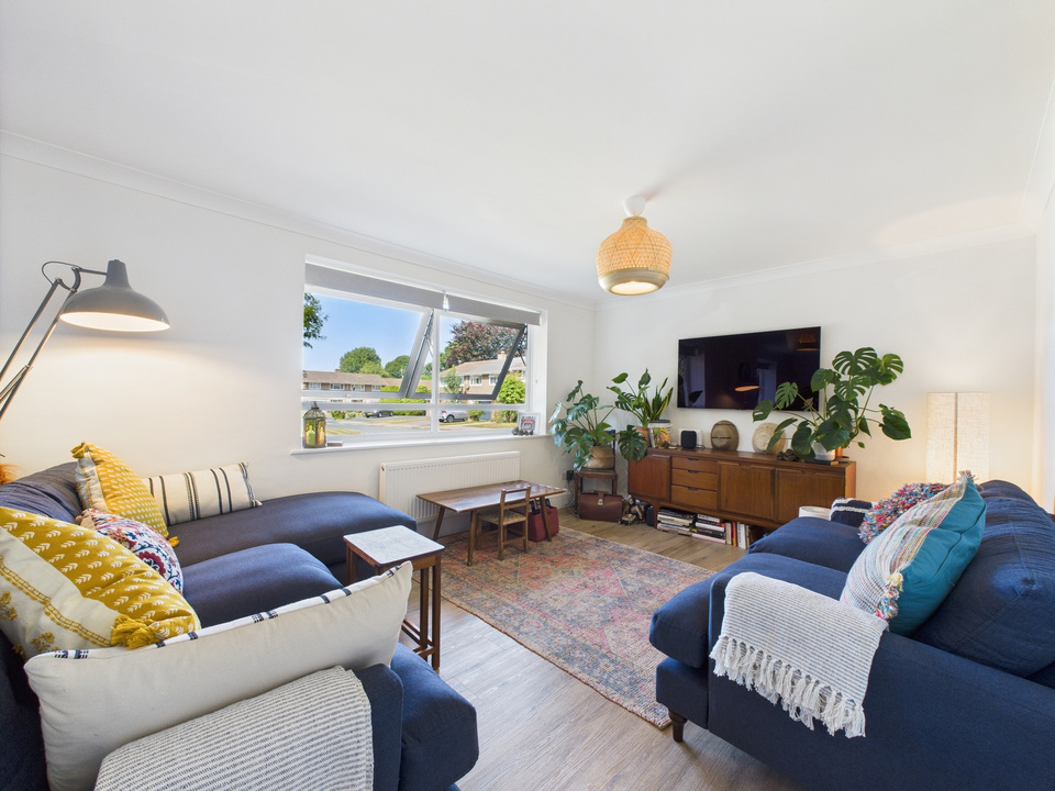 2 bed apartment for sale in Ayshe Court Drive, Horsham - Property Image 1